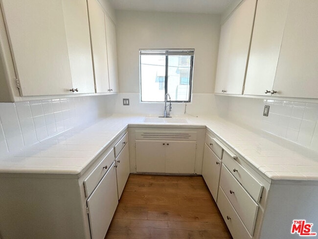Building Photo - 1148 N Formosa Ave
