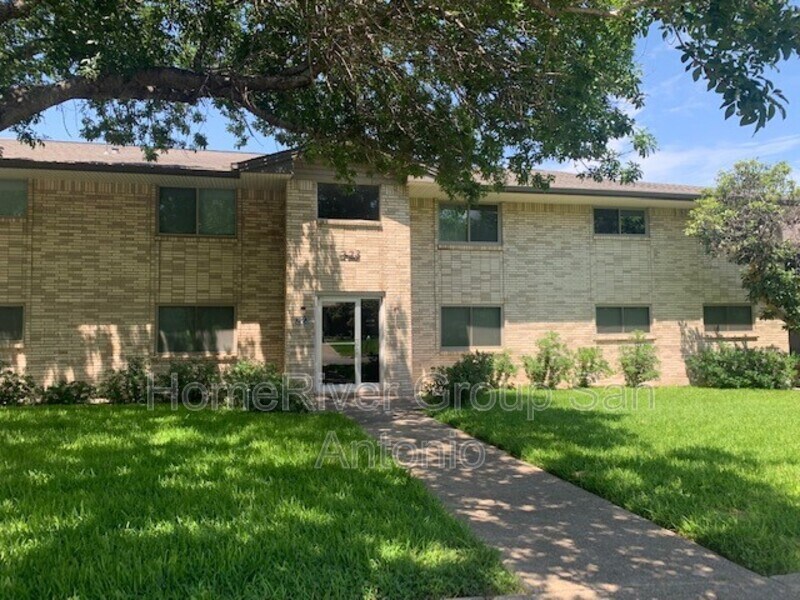 Primary Photo - 223 W Silver Sands Dr