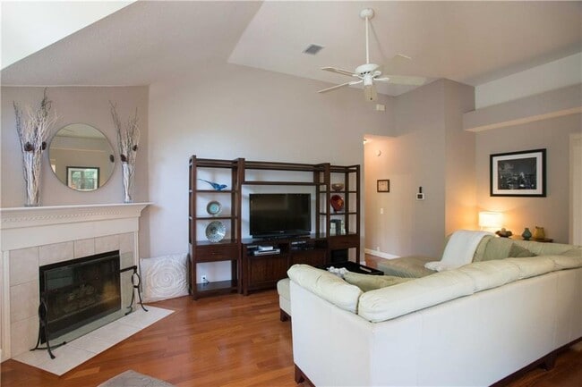 Foto del edificio - 4824 Calhoun Canyon Loop