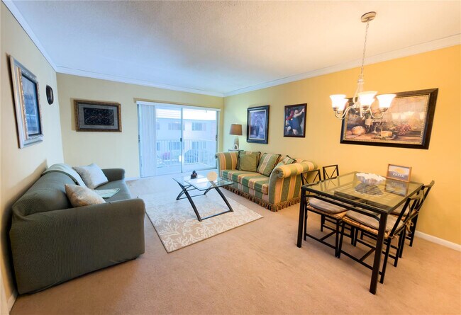 Foto del edificio - 412 S Cypress Rd