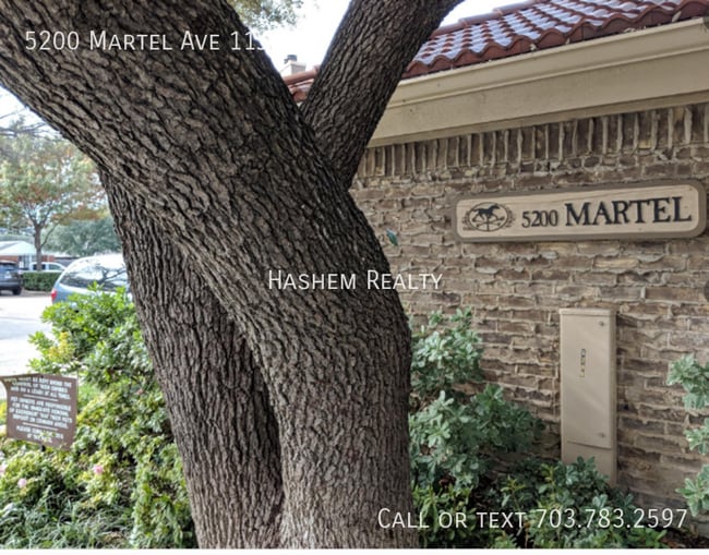 Building Photo - Charming 1-Bedroom Condo in the Heart of D...
