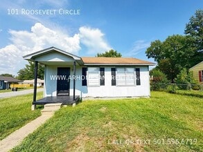 Building Photo - 101 Roosevelt Cir