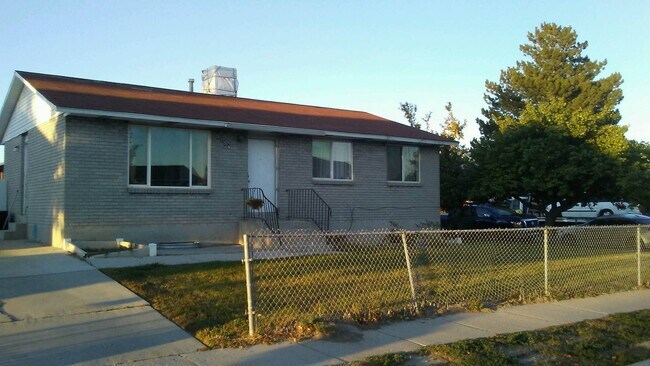 Foto del edificio - 5156 W Highwood Dr
