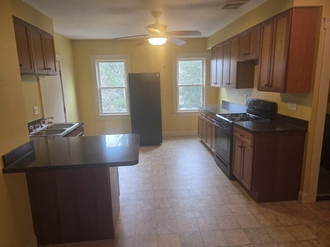 Building Photo - 12 Connors St