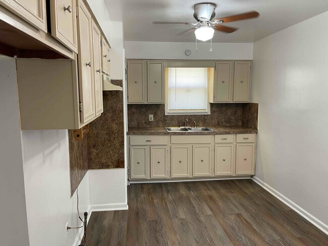 Building Photo - 18682 Bloom St