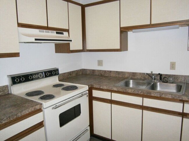 Building Photo - Great 2 Bedroom Apartment in West York