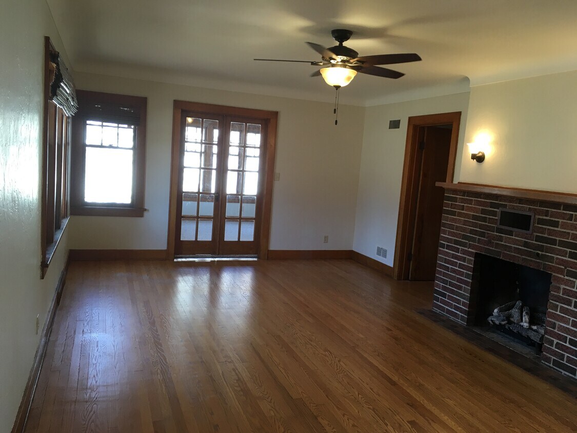 Living Room - 3485 Lincoln Rd