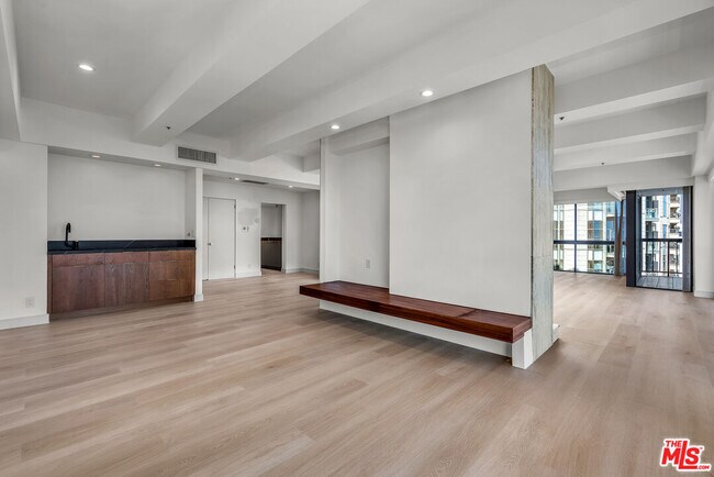 Foto del edificio - 10790 Wilshire Blvd