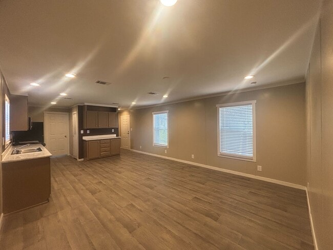 Foto del edificio - 118 E Semands St