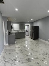 Building Photo - 810 NW 40th St