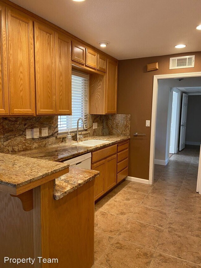 Building Photo - 3 br, 2 bath House - 511 Buena Vista Dr