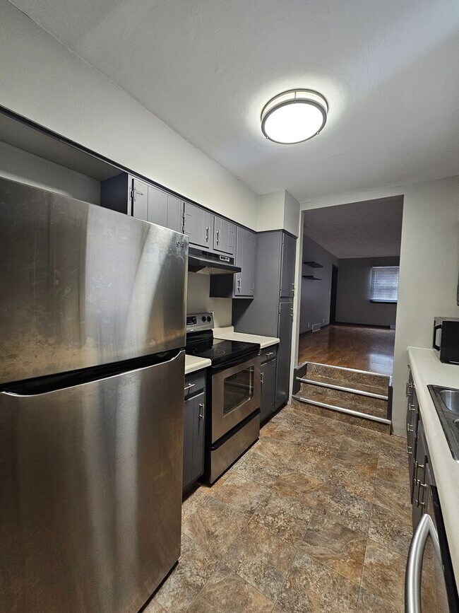 Foto del edificio - Spacious and Renovated 3 Bedroom Home