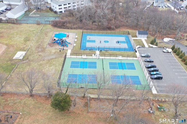 Building Photo - 185 Melba St