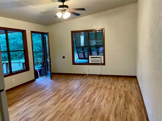 Foto del edificio - 13101 FM 225