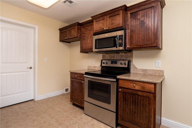 Building Photo - 2804 S C St