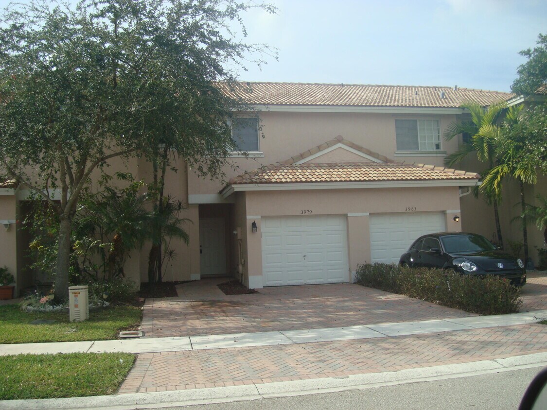 3979 NW 92nd Ave, Sunrise, FL 33351 Townhome Rentals in Sunrise FL