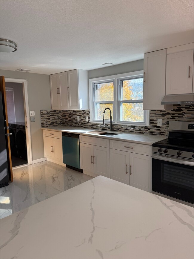 Foto del edificio - 182 Arnoldale Rd