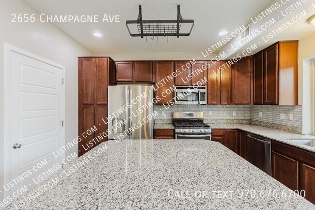 Foto del edificio - 2656 Champagne Ave