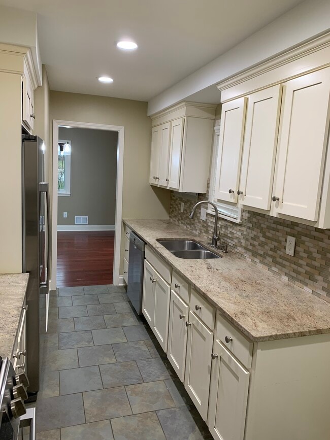 Building Photo - 523 Eastbrooke Ln