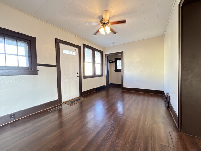 Foto del edificio - 320 E 26th St