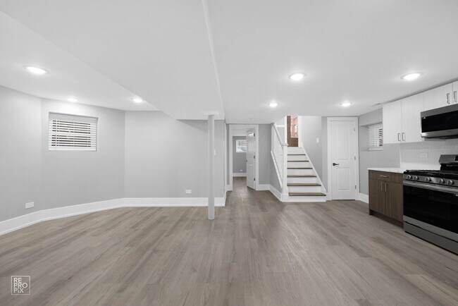 Foto del edificio - 5143 W Cullom Ave