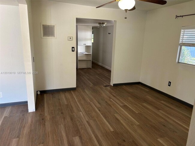 Foto del edificio - 2939 W Marina Dr