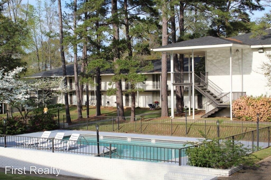 Primary Photo - 1 br, 1 bath Apartment - 516 E. Glenn Ave.