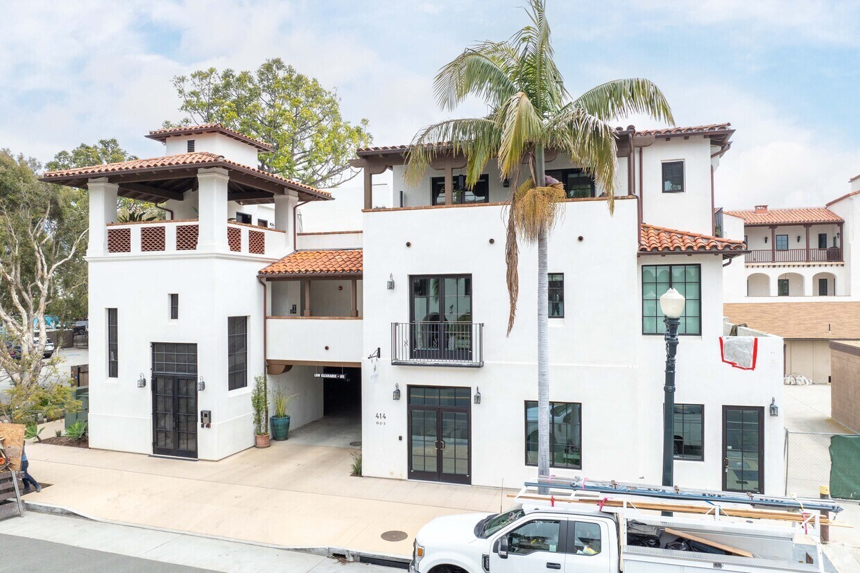 Primary Photo - 414 Chapala St