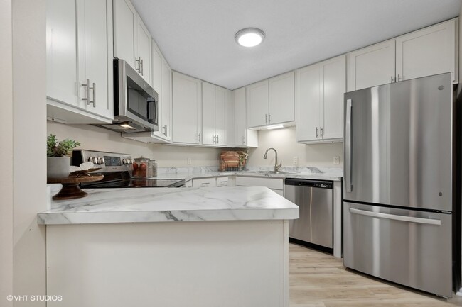 Building Photo - Charming Renovated Home with Modern Amenit...
