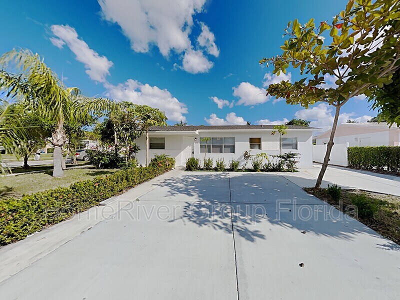 Primary Photo - 1230 SW 6th Ave