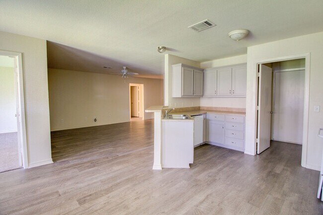 Foto del edificio - Cougar Ridge Duplex