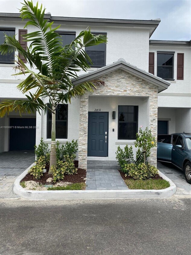 Foto principal - 2831 SW 16th Ter