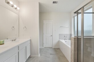 Building Photo - 6822 Barrington Crk Trce