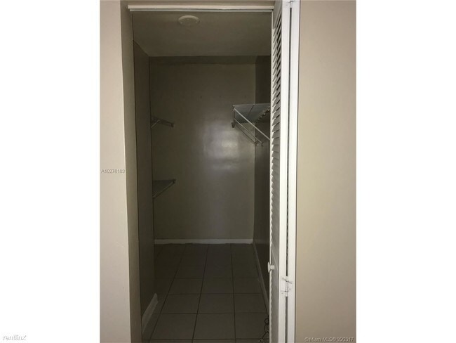 Foto del edificio - 6530 Lake Patricia Dr