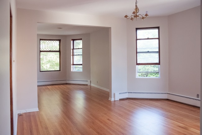Living/Dining 1 - 2017 W Cullom Ave