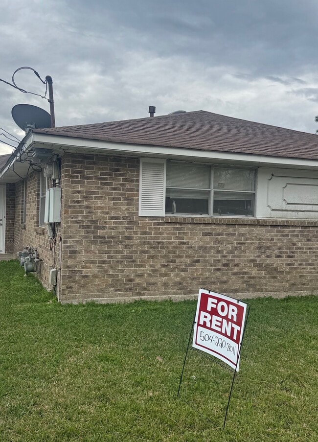 Foto del edificio - 8832 Dinkins St