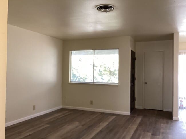 Building Photo - 1414 W Vassar Ave