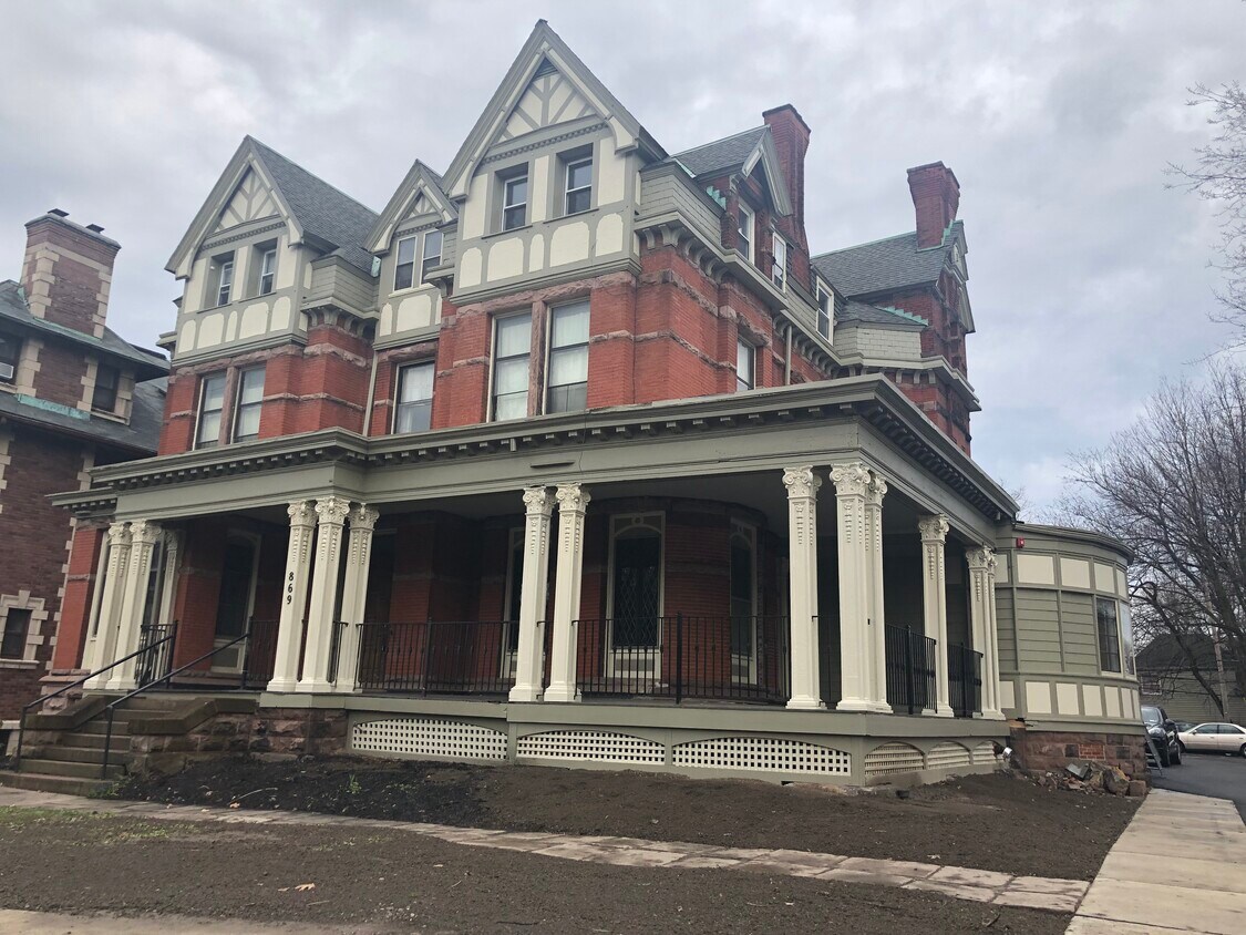 Foto principal - 869 Delaware Ave