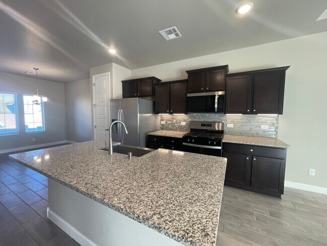 Foto del edificio - 2451 Camino Plata Loop NE