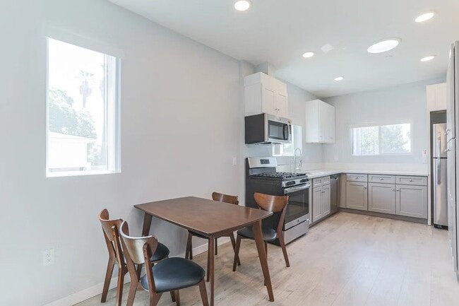 Building Photo - 1231 W 36th Pl
