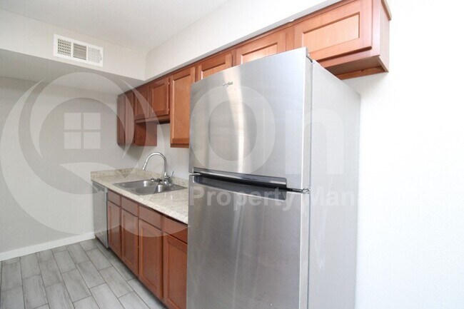 Building Photo - 1500 W Rio Salado Pkwy