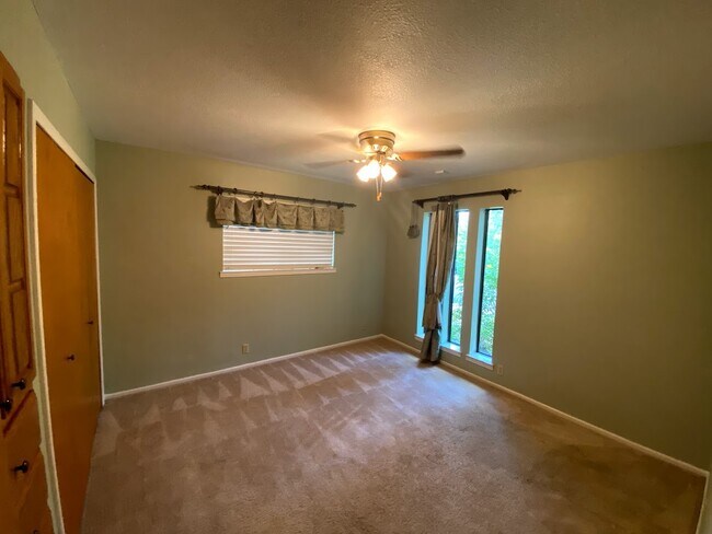 Building Photo - 13533 Dutch Myrtle Dr