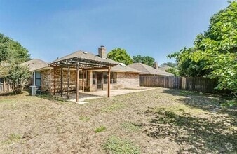 Building Photo - 3821 Huntwick Dr