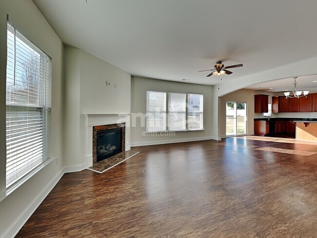 Foto del edificio - 1018 Forest Way Ct