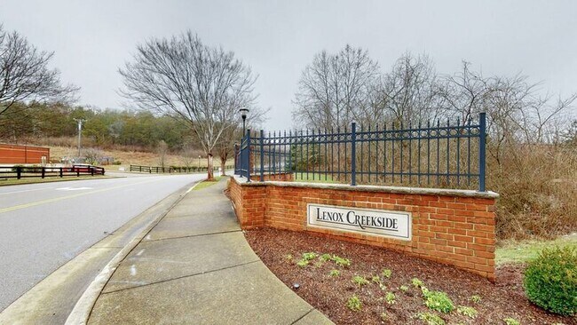 Building Photo - 8601 Peckham Ln
