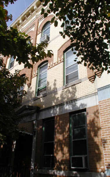 Building Photo - 1825 Cornelia St