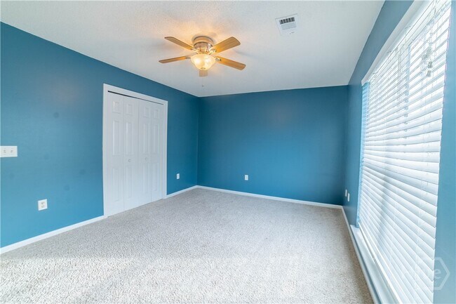 Foto del edificio - 422 Copper Creek Cir