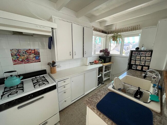 Photo - 303 34th St (Newport Beach, CA) Apartment