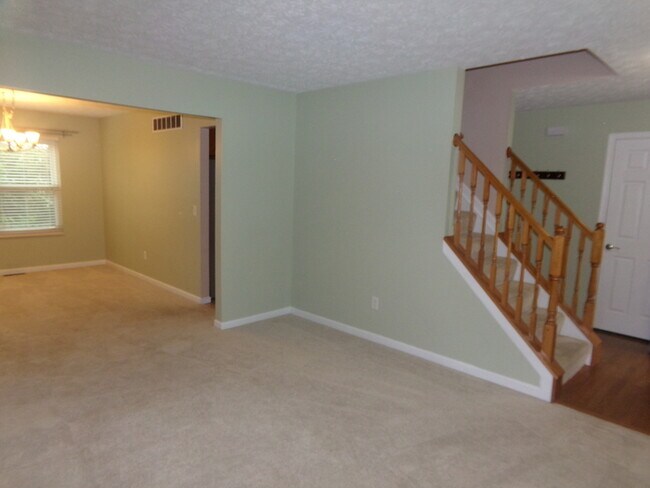 Building Photo - Gorgeous, 4 Bed 3.5 Bath Huber Heights hom...