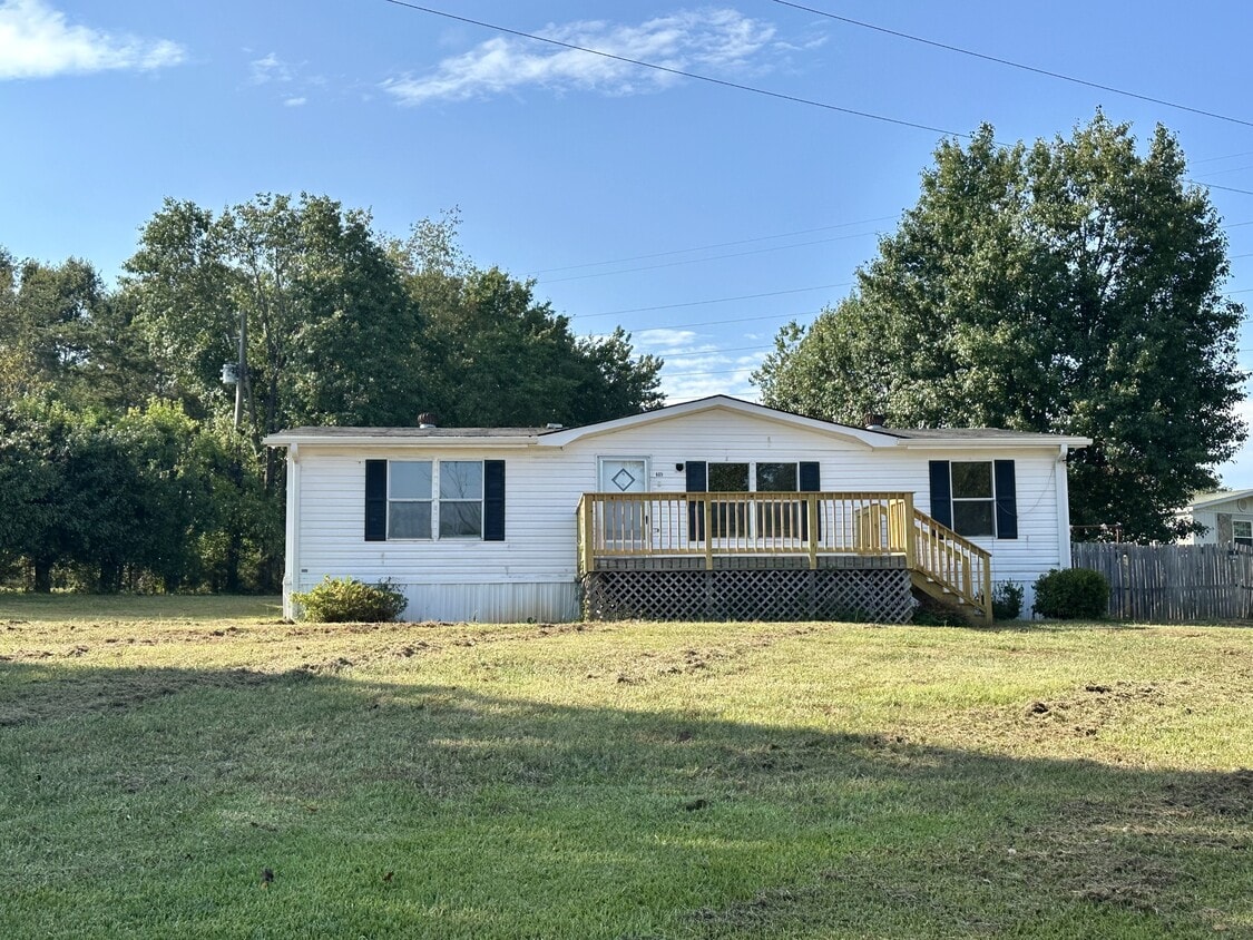 Primary Photo - 605 Latham Rd